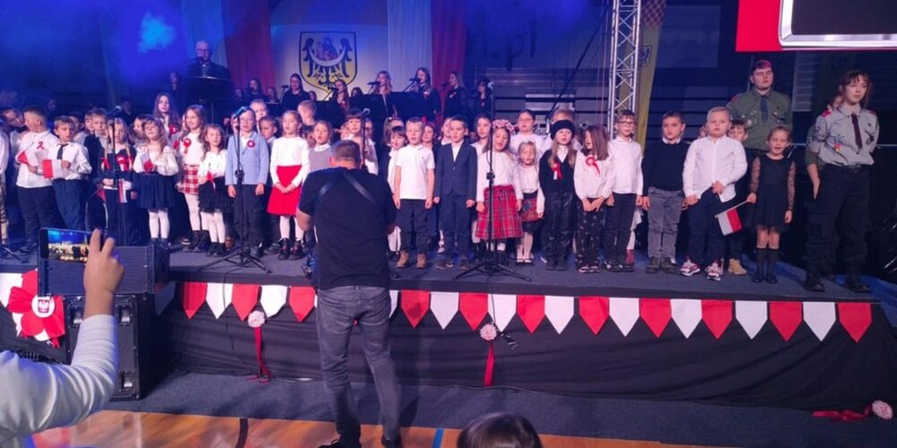 NARODOWE ŚWIĘTO NIEPODLEGŁOŚCI – WSPÓLNE ŚPIEWANIE PIEŚNI PATRIOTYCZNYCH