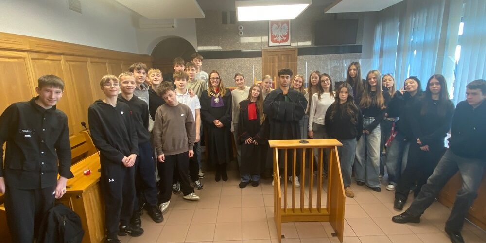 WYJŚCIE KLAS 8B I 8C DO SĄDU REJONOWEGO W LUBINIE
