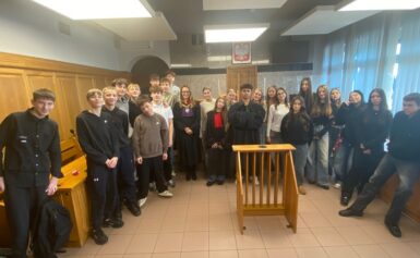 WYJŚCIE KLAS 8B I 8C DO SĄDU REJONOWEGO W LUBINIE