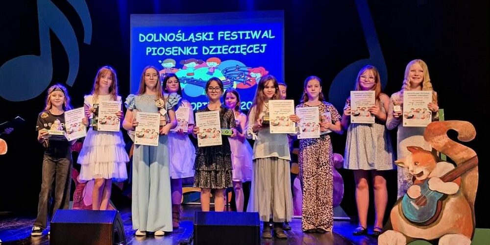 SUKCES WOKALNY UCZENNIC NASZEJ SZKOŁY!