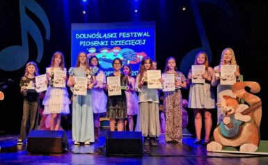 SUKCES WOKALNY UCZENNIC NASZEJ SZKOŁY!