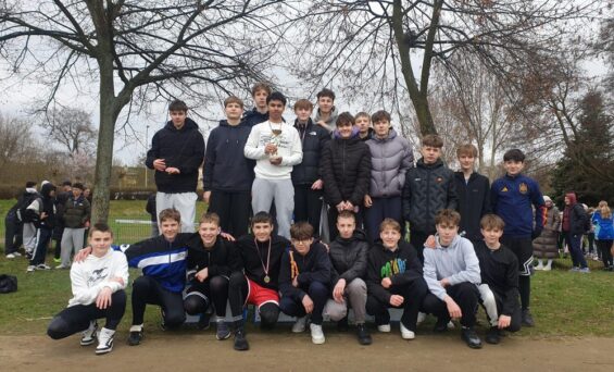 FINAŁY POWIATU W DRUŻYNOWYCH BIEGACH PRZEŁAJOWYCH