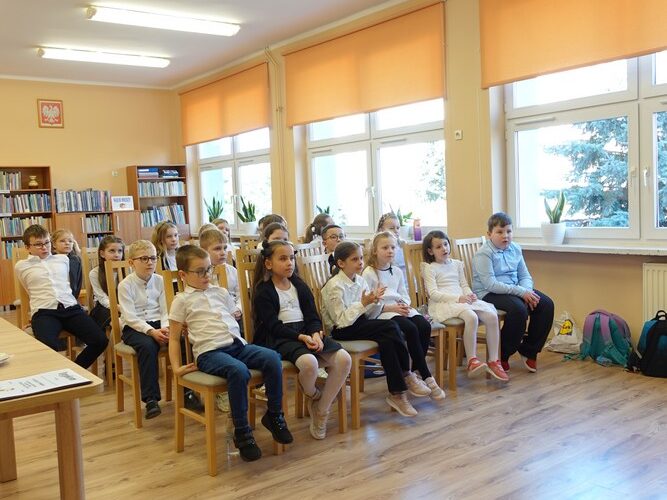 SZKOLNY KONKURS RECYTATORSKI „MALUCHY LUBIĄ WIERSZE”